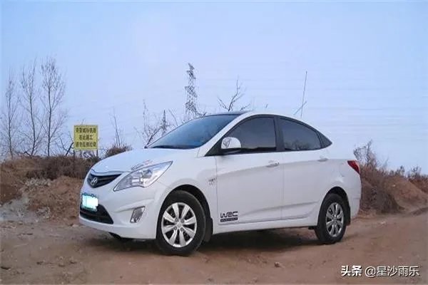 现代瑞纳和K2比较，哪个好点？