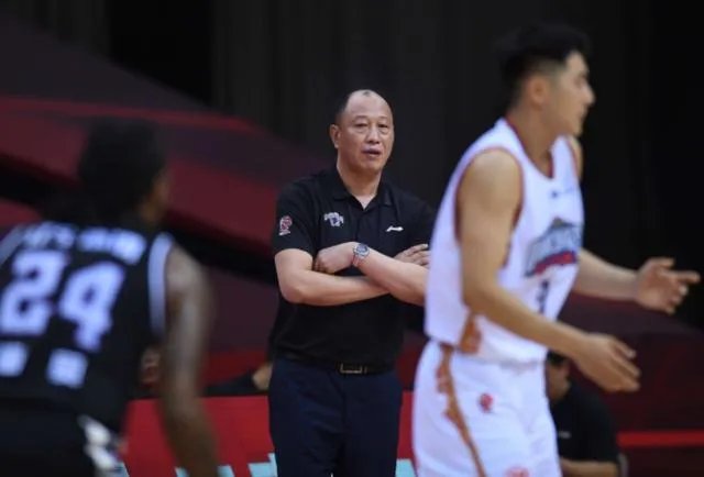 辽宁男篮下一任主帅人选，谁比杨鸣更靠谱？