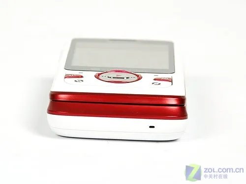 白色滑盖音乐小钢炮 唯美联想E520评测