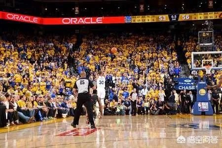 库里传球给麦基，麦基无人防守面对篮筐，被篮筐盖下来，你怎么看？