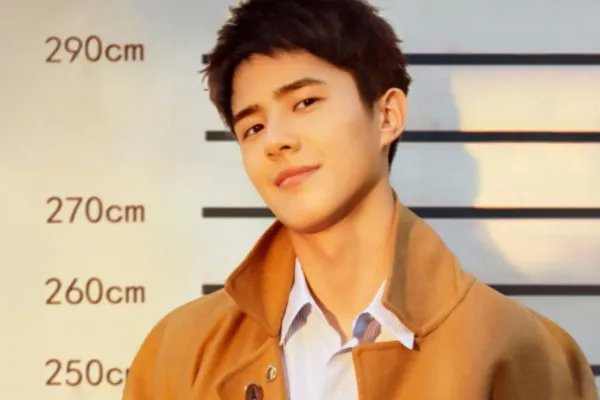 刘昊然打篮球被网友偶遇，身穿运动装少年感满满，你觉得他的演技如何？