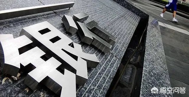 上海工行员工加班八小时点清近三万枚硬币，满足顾客一次性存储需要，你怎么看？