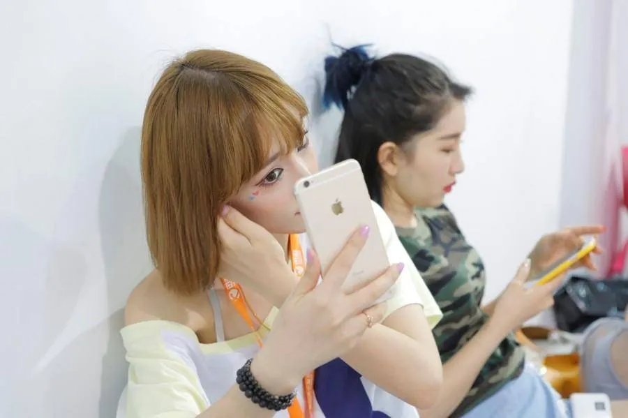 ChinaJoy宅男福利!ShowGirl更衣室背后的秘密