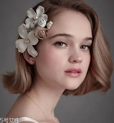 韩式女生短发扎法教程 百变发型扎法