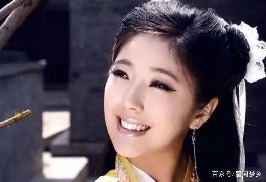 从一夜爆红到销声匿迹，“校园女神”赵奕欢，如今怎么样了？