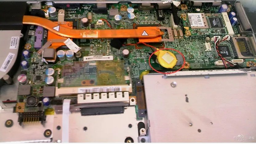 明基笔记本电脑的电池在哪个部位?怎样取下?