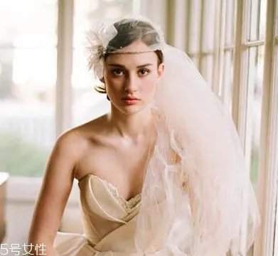 韩式女生短发扎法教程 百变发型扎法