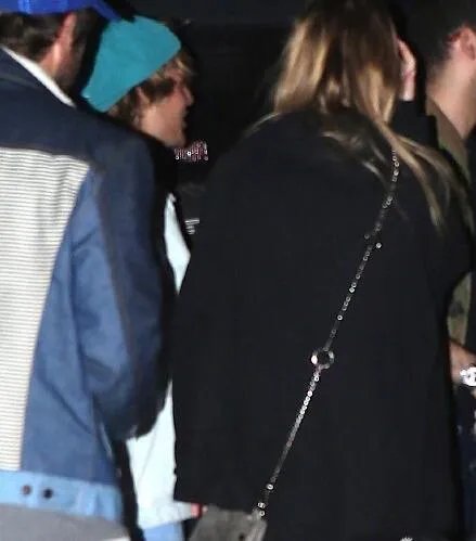 比伯与金发妹家中过夜 和赛琳娜真的分手了？