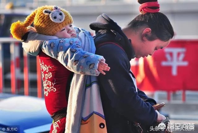 春运的时候，很多农民工不会使用抢票软件，导致买不到票或者只是站票，有办法解决吗？