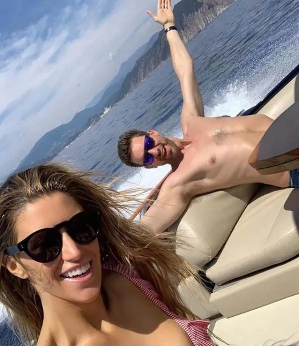 科比生涯最默契的队友，大加和小十岁的女友现在怎么样？