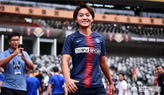 王霜面对新华社专访太谦虚，自认球迷眼中的大巴黎惊艳首秀只是及格水平，你怎么看？