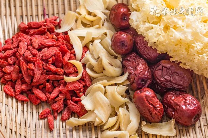 脚指甲变厚 什么原因导致脚趾甲变厚