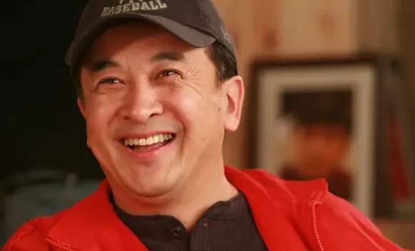 曾经的少将黄宏，免职后就被带走，这几年他的状况令人唏嘘，发生了什么？