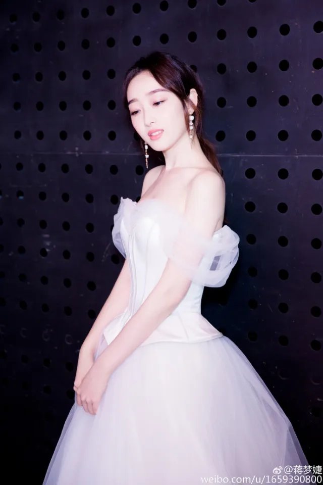 玉体横陈，性感窒息诱惑！林黛玉清纯不再？