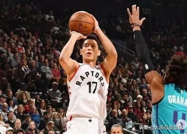 NBA自由市场开放许久，林书豪无人问津，在台湾演讲时几度落泪，大家怎么看待此事？