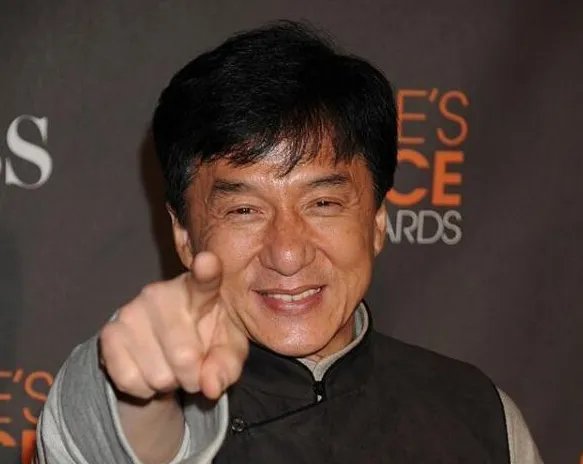 当年成龙的女儿“小龙女”被曝失踪是什么情况？