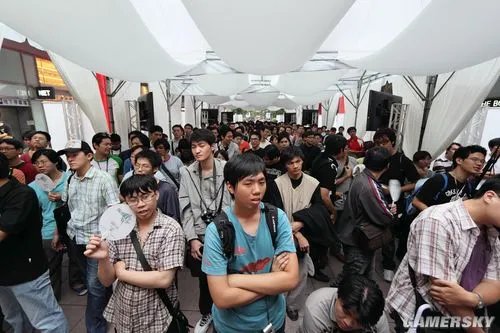 《最终幻想13》中文版首卖会在台隆重登场