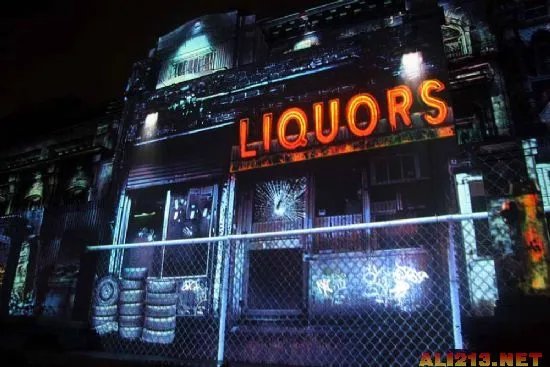 现实版《生化危机》！带你走入浣熊市主题公园