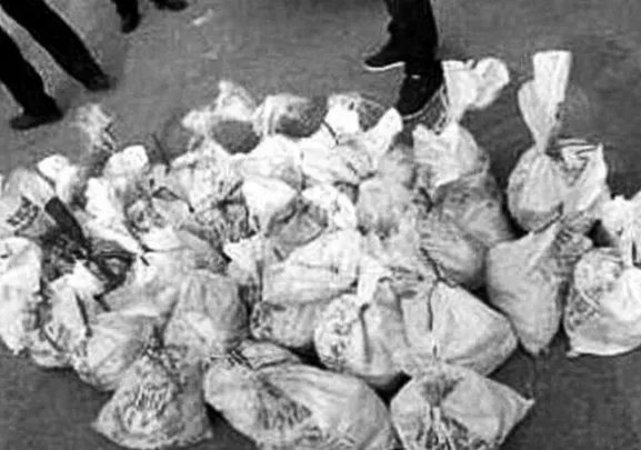 拉两车零钱去买车是怎么回事？