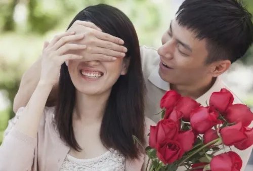 情人节送女孩什么礼物 情人节礼物的注意事项