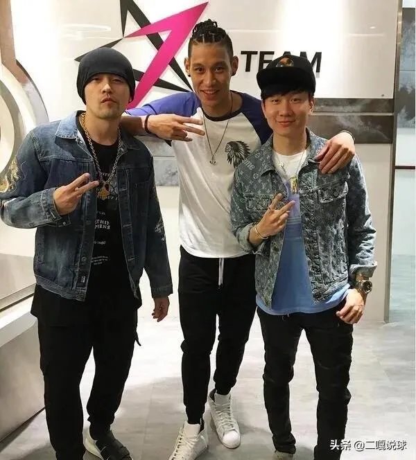 NBA自由市场开放许久，林书豪无人问津，在台湾演讲时几度落泪，大家怎么看待此事？