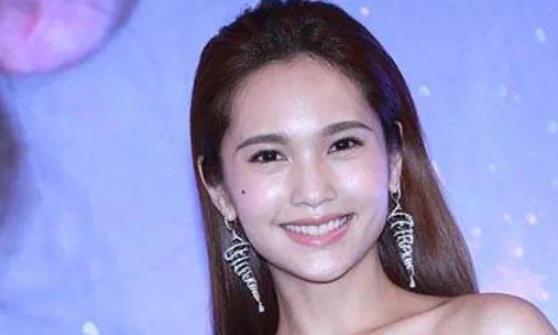 有一个姓杨是个歌手