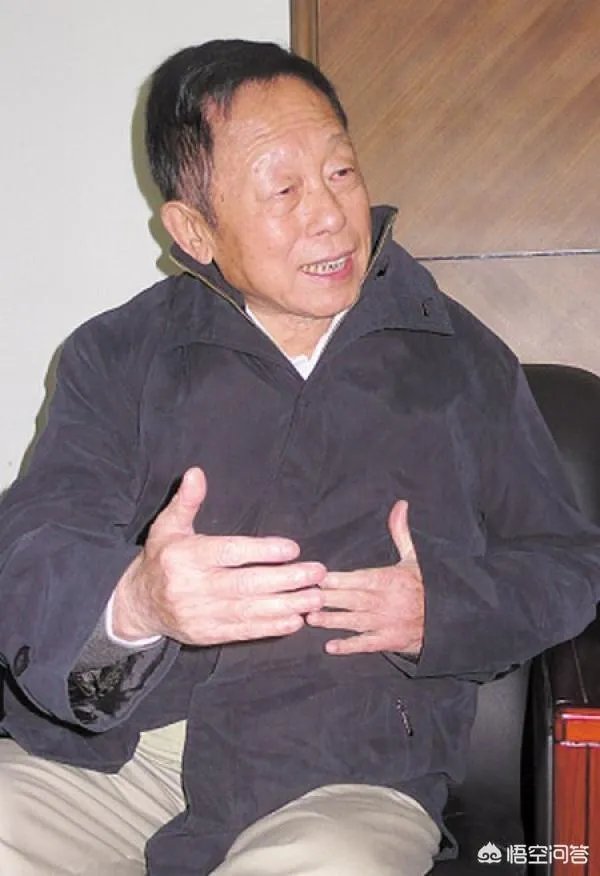 如何看待黄一鹤导演葬礼冷清的事实？