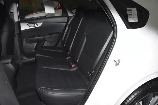 起亚K3属于小型车吧？它的空间方面如何呢？