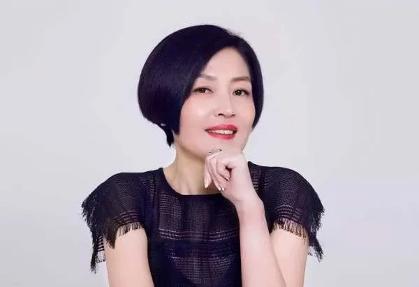 哈文与赵本山隔空开撕，有本事永远不登春晚，究竟发生了什么？