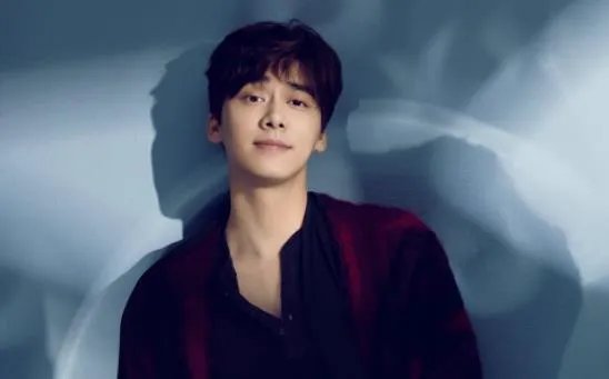 李易峰晒杀青照表不舍 李易峰化身兵哥哥帅气无比