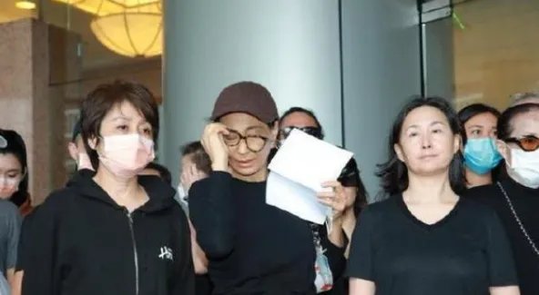 四太梁安琪年轻照流出，一头短发显清纯60岁依然美，你赞同吗？