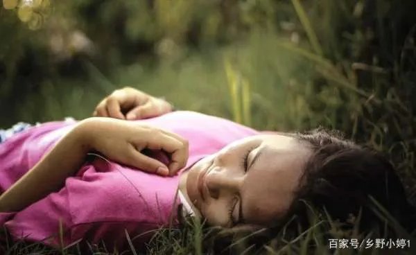 万人排队喝孟婆汤，地摊摆出新高度，这到底是怎么回事呢？