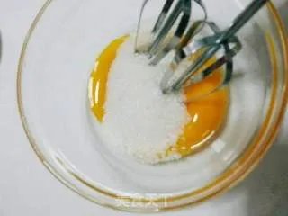 自制蛋黄牛奶冰激凌