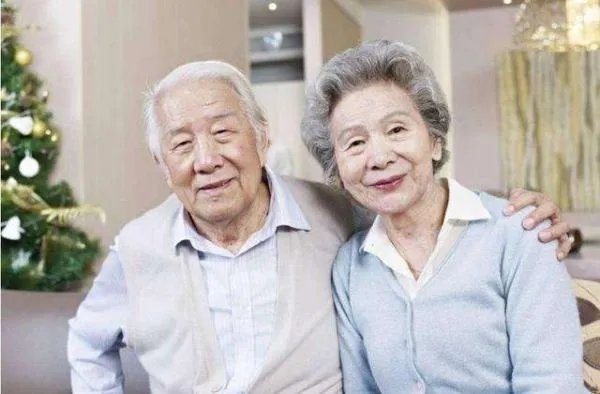 70年来，中国人均寿命从35提至77的原因有哪些？