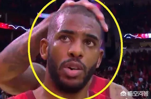 保罗被队友偷袭摸头杀，保罗脸色大变，塔克差点挨打，当时发生了什么？