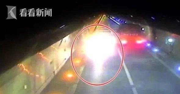 开摩托车高速路逆行狂奔称即将高考欲减压是怎么回事？