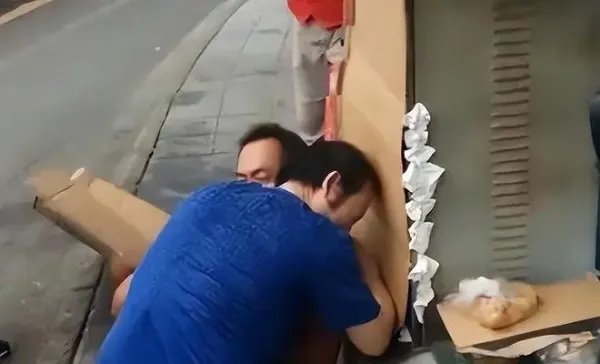 广东东莞一男子出差回来发现自家楼房塌了，究竟是怎么一回事？