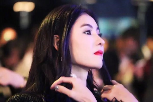 张柏芝小腹凸起被疑怀四胎，张柏芝是在实现女儿梦吗？