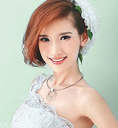 韩式女生短发扎法教程 百变发型扎法