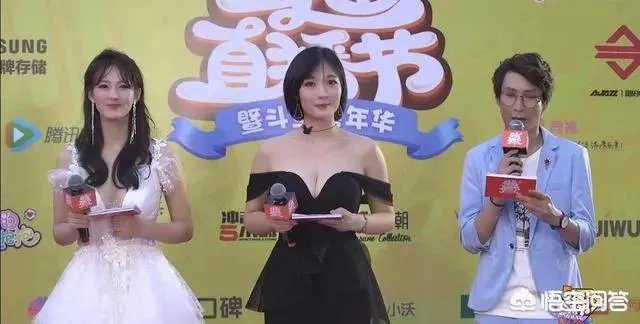 斗鱼嘉年华观众无心看女主播，只因女主持太吸睛，PDD眼都看直了，你觉得怎么样？