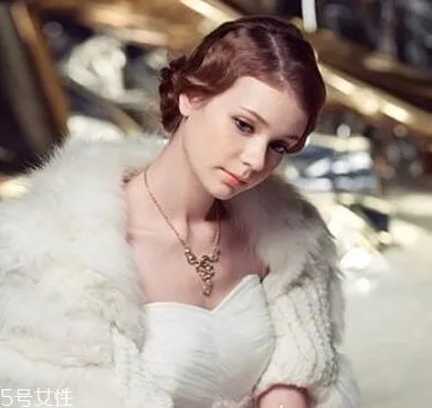 韩式女生短发扎法教程 百变发型扎法