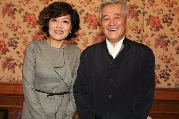 哈文与赵本山隔空开撕，有本事永远不登春晚，究竟发生了什么？
