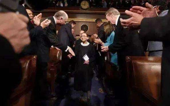 美国最高大法官去世，她的一生都经历了什么？