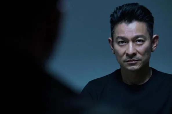 铁汉也柔情，天王活成了“女儿奴”，这不就是最普通爸爸的模样吗？