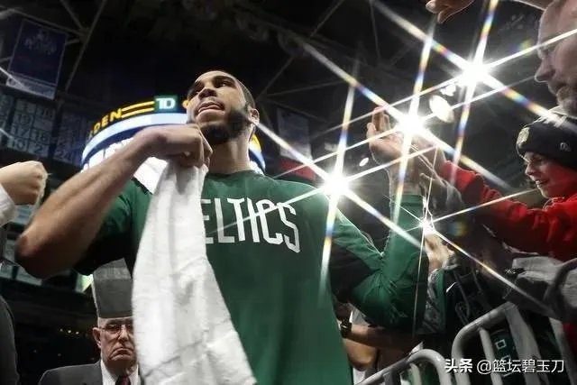 面对快船砍下39分，塔图姆这个赛季有多强？