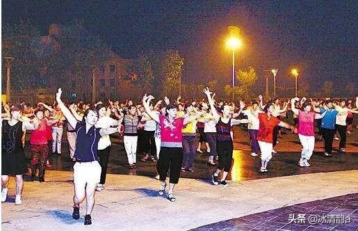 婆婆给我带孩子期间也放不下她的广场舞，我该怎么办？