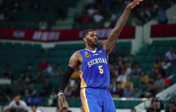 如何评价约什史密斯在CBA的表现？