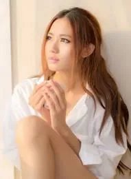 脸一般，身材好，会穿衣服，算是美女吗？