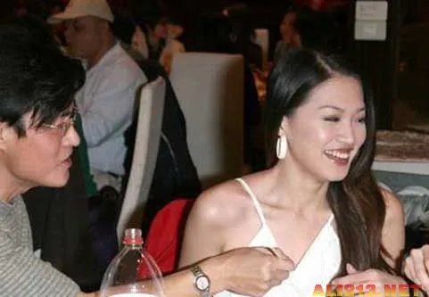 不乏大胆豪放 十大当众邀人摸胸的豪放女星