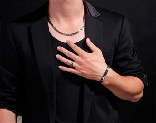 男生戒指戴法  单身男生戒指戴哪只手